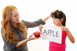 外国人教師と女の子