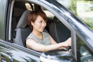 車に乗る女性 ビジネス