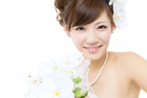 ウエディングドレスを着た女性